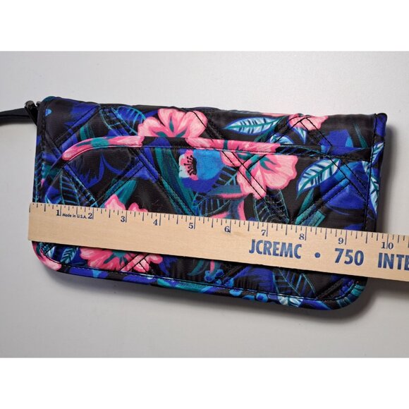 Lug Floral Quilted Wristlet Travel Passport Wallet Zipper Closure New - Picture 13 of 15